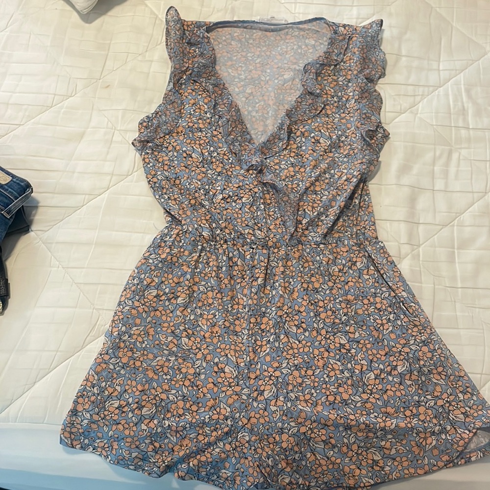 Bcbg romper size medium. 33 inches long. Very stretchy.